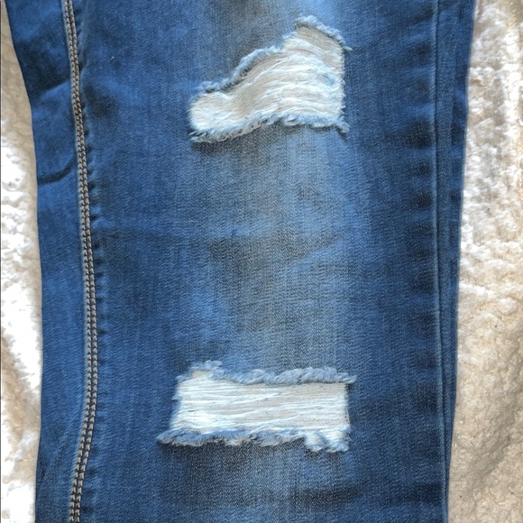Stylish Blue Distressed Women capris - Picture 3 of 8